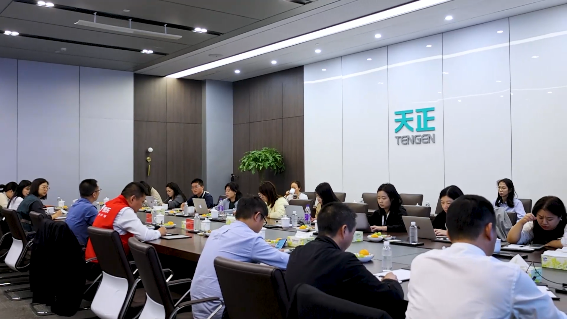 京东工业走进j9九游会登录入口九游会官网j9，探访产业数智化之路！